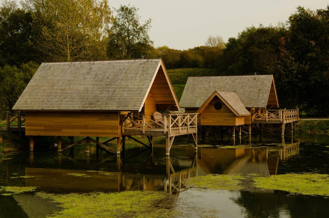 Aqualodge Hôtel Insolite Ermeton-sur-Biert Exterior foto